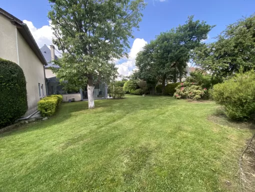 Tonte de pelouse à Nay : confiez votre jardin à un professionnel local, Nay, Vincentretien