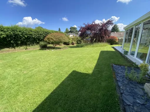 Jardinier pour tondre la pelouse à un Nay - Vincentretien, Nay, Vincentretien