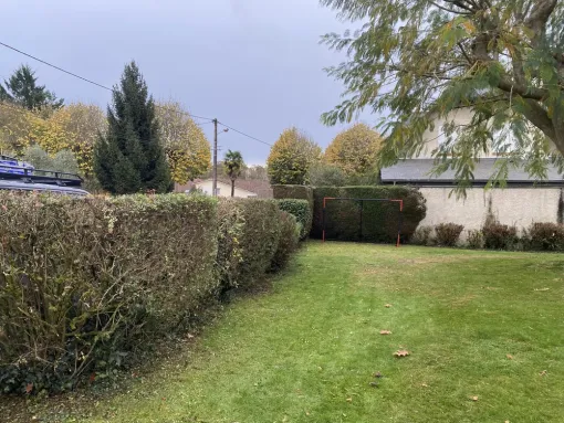 Taille de haie sur la commune de Tarbes, Nay, Vincentretien
