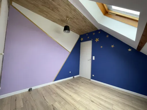 Peinture insolite dans une chambre à Nay, Nay, Vincentretien