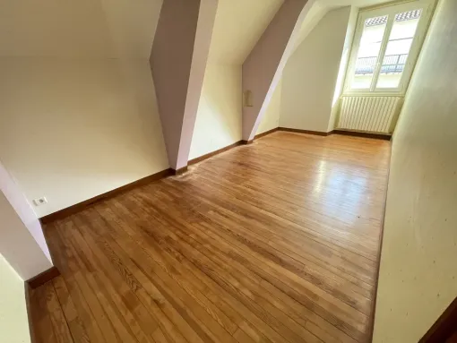 Rénovation totale d’une chambre : entretien du parquet et peinture des murs, Nay, Vincentretien