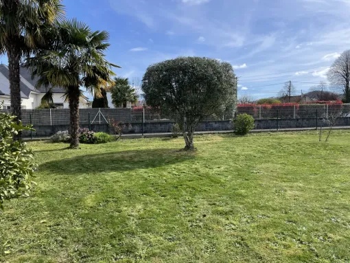 Tonte pelouse à Nay, Nay, Vincentretien