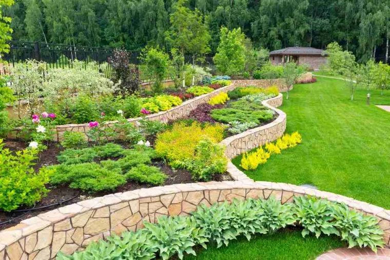 Entretenir un jardin en pente à Nay, Nay, Vincentretien