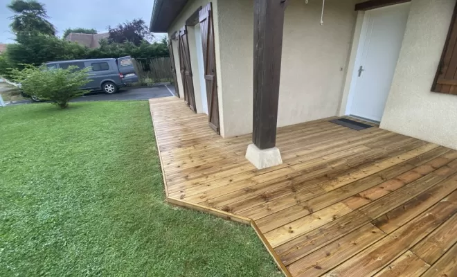 Pose d'une terrasse bois sur mesure à Nay