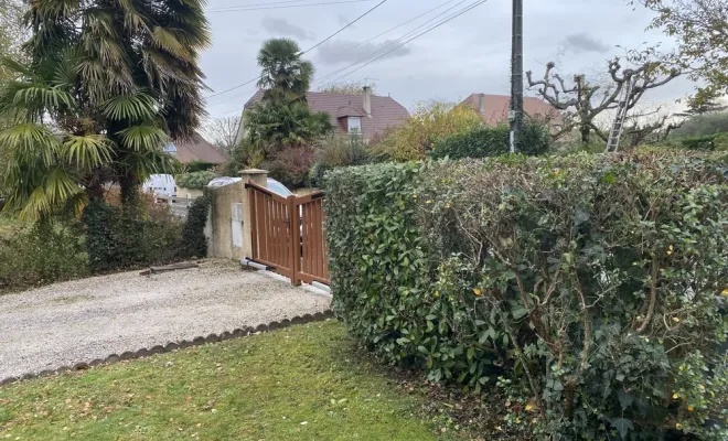 Taille de haie sur la commune de Tarbes, Nay, Vincentretien